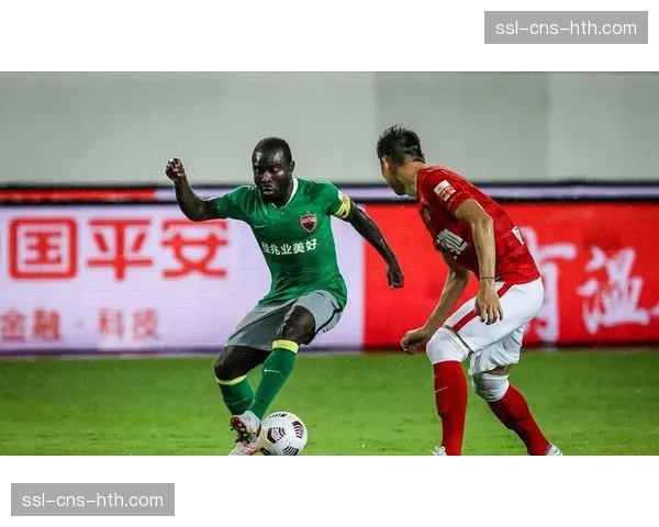 突发：深圳队前锋阿奇姆彭因伤无法坚持，被替换下场