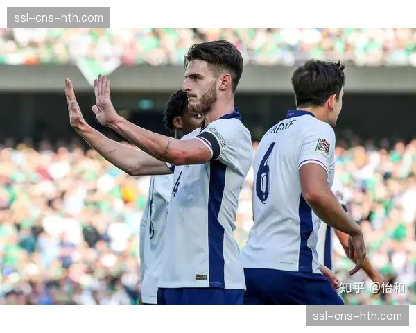 英格兰队训练营向媒体开放，展示针对爱尔兰的战术演练片段